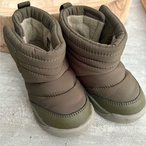Zara Cozy green snow toddler Velcro water resistant Boots size 6